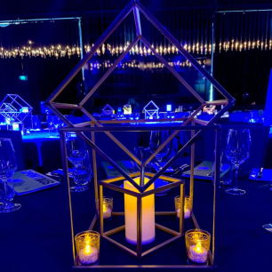 gold cubed centrepiece