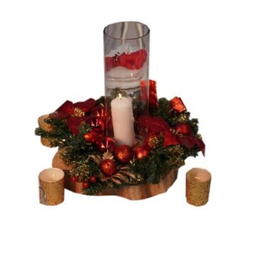 green garland wreath red baubles 