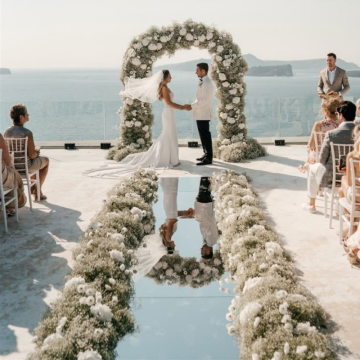 reflectve acrylic wedding aisle